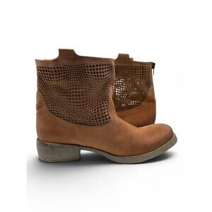 SUNDANCE "Greta" Perforated Distressed Burnished Boots - Size 7.5 (EU 38)